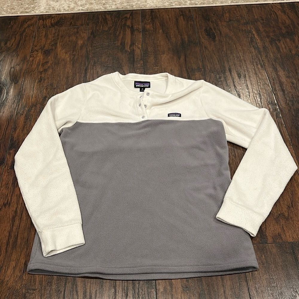 Patagonia snap fleece super soft and cozy size M white and grey made in Salvador